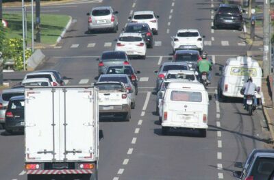 Imagem da notícia Atenção motoristas: vence hoje licenciamento veículos com placas de final 1 e 2